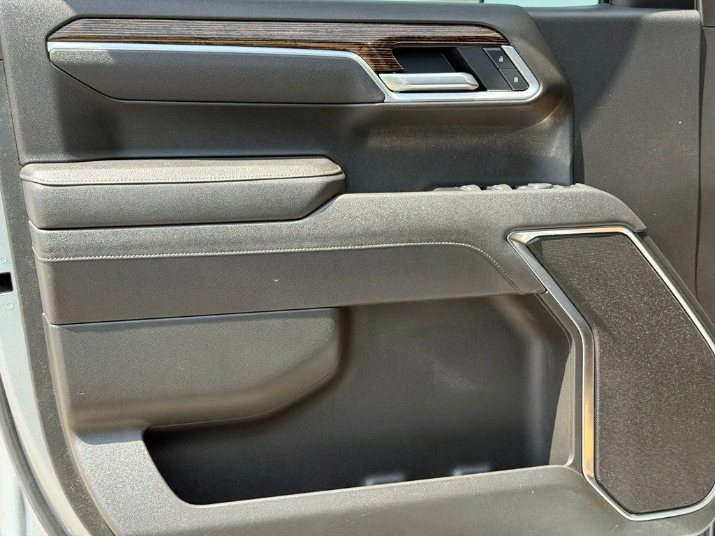 Used 2025 Gray GMC Elevation image 22