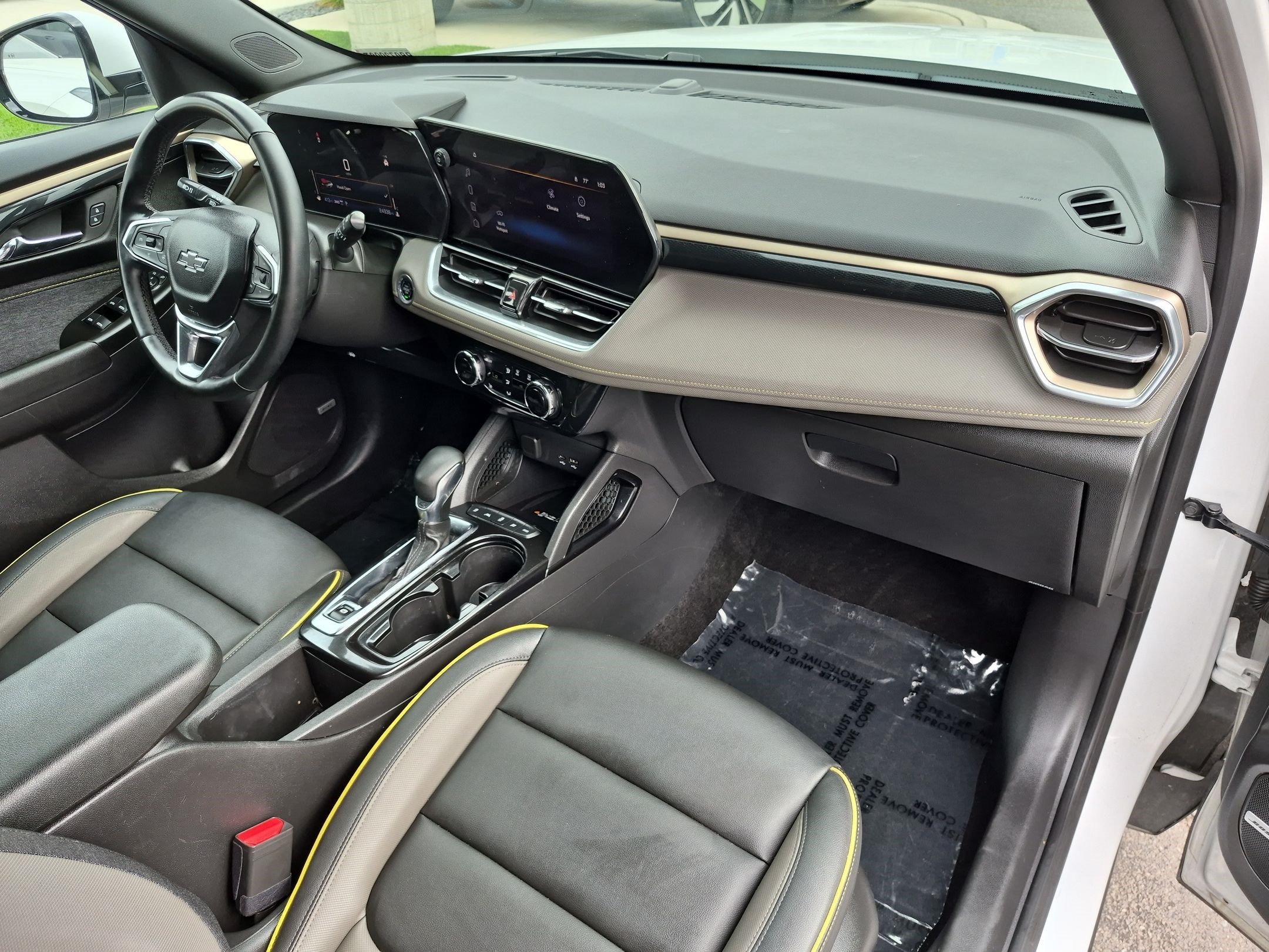 Used 2024 Iridescent Pearl Tricoat Chevrolet ACTIV image 33