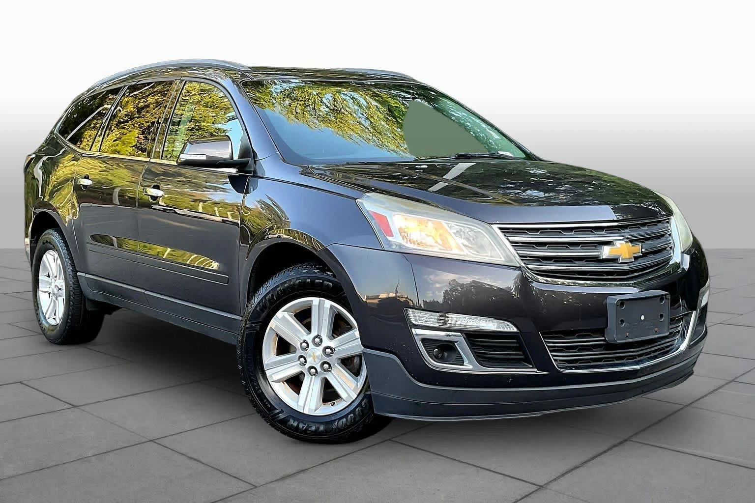 Used 2014 Tungsten Metallic Chevrolet LT image 3