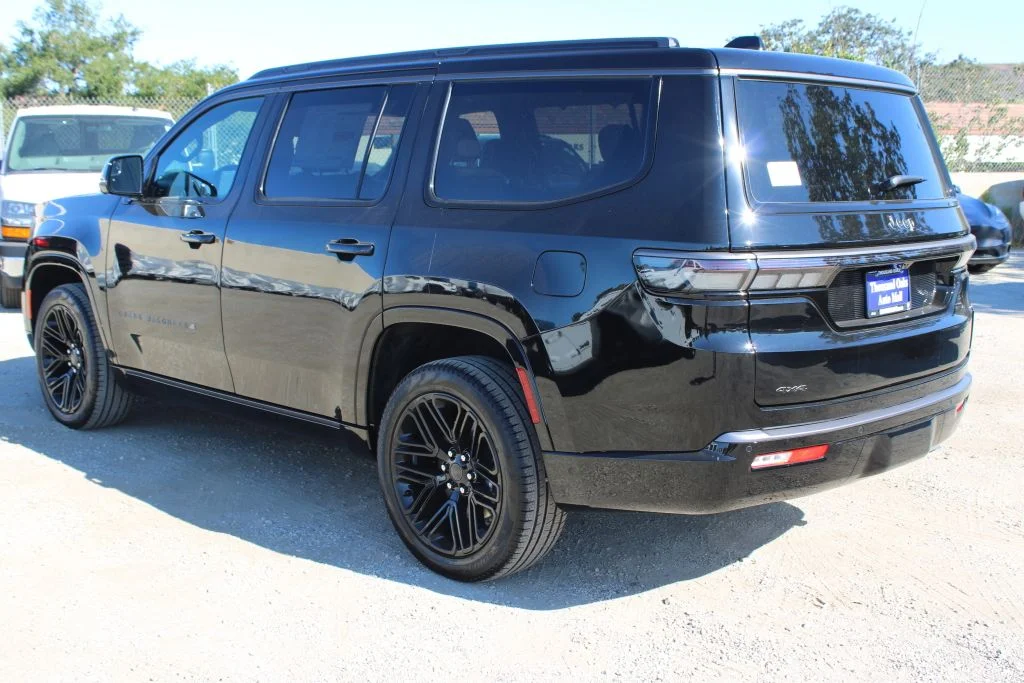 New 2026 High Gloss Black Exterior Paint Jeep Limited Reserve image 6