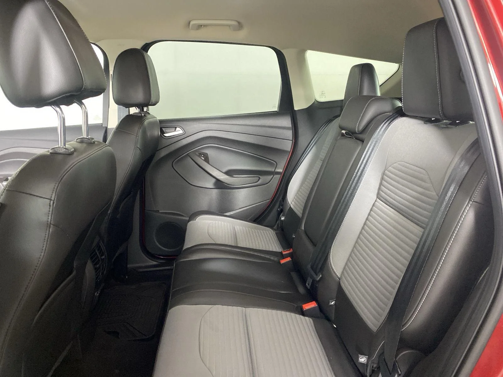 Used 2017 Ruby Red Metallic Tinted Clearcoat Ford SE image 22