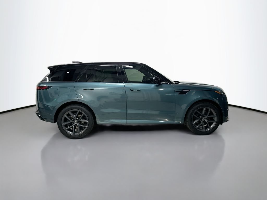 Used 2023 Giola Green Metallic Land Rover SE Dynamic image 8