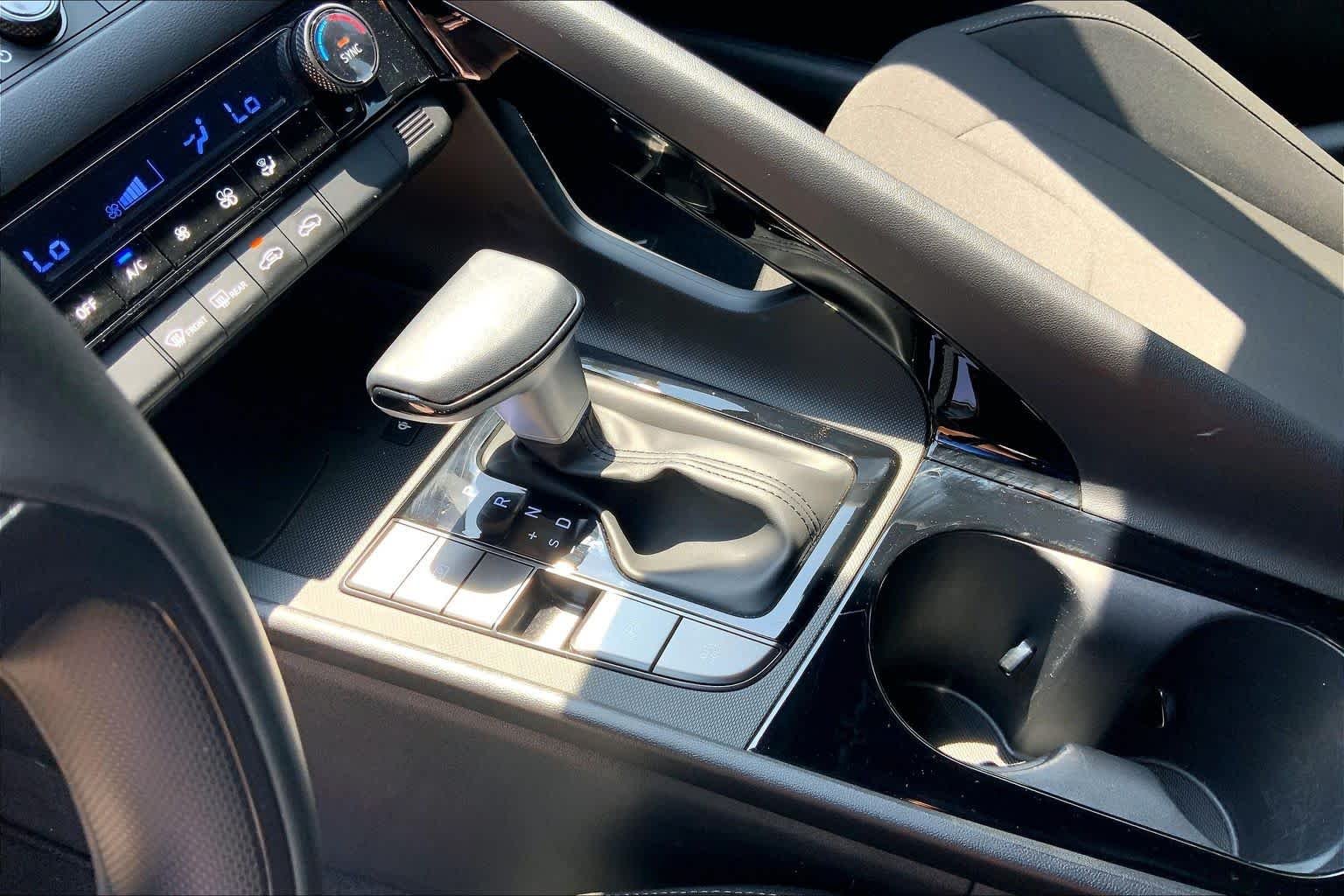 2025 Hyundai Elantra Blue - Photo 17