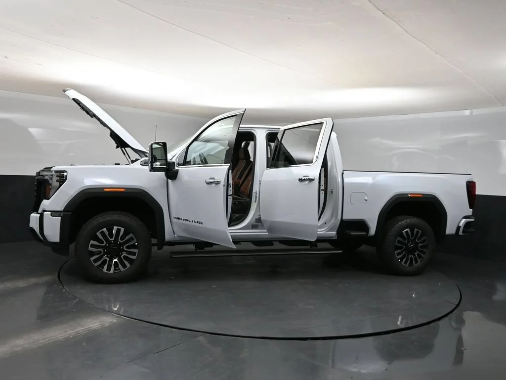 New 2026 Glacier White Tricoat GMC Denali Ultimate image 38