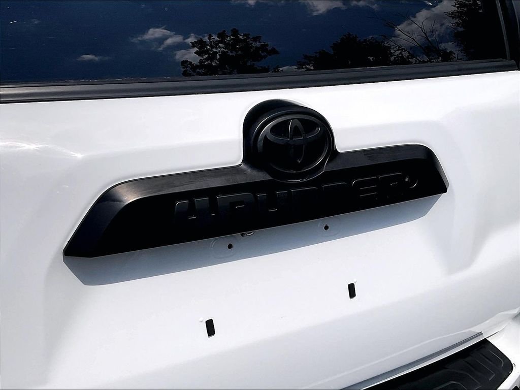 Used 2019 White Toyota SR5 image 29
