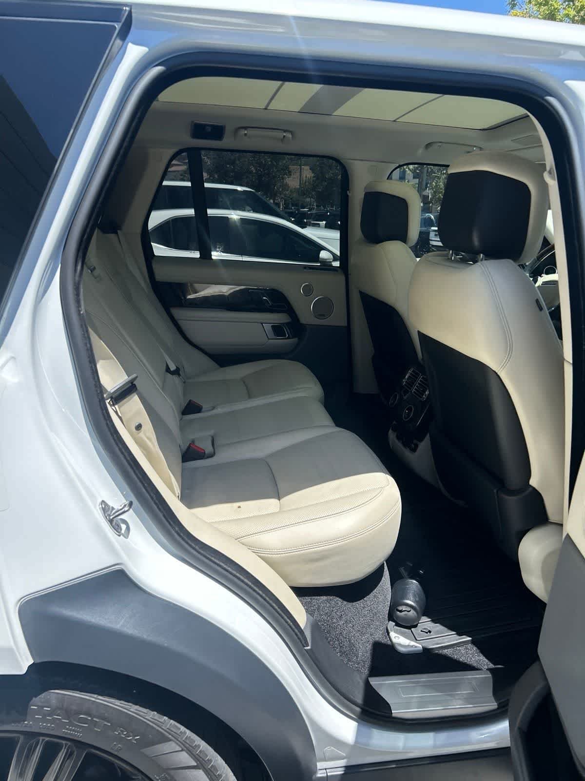 Used 2020  Land Rover HSE image 17