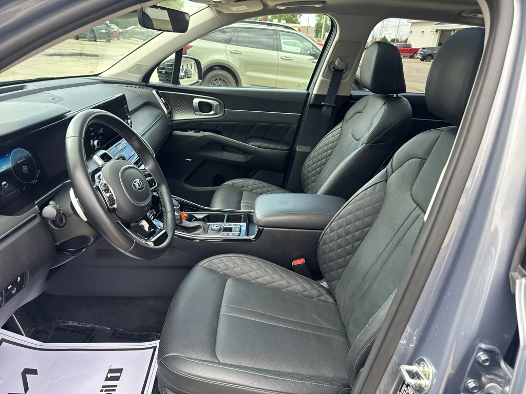 Used 2021 Everlasting Silver Kia SX Prestige image 17