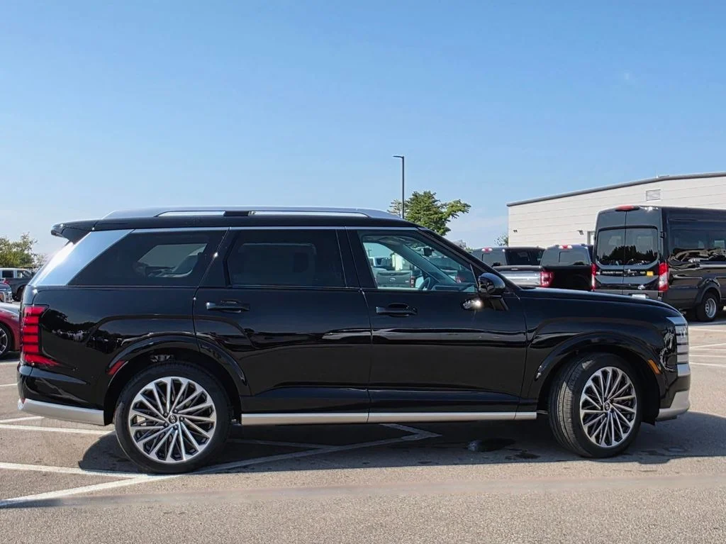 New 2026 Abyss Black Pearl Hyundai Calligraphy image 9