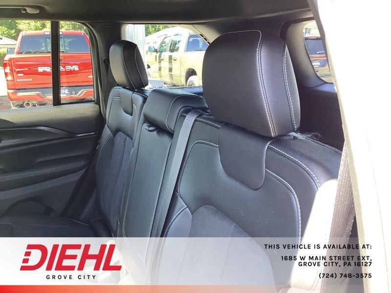 Used 2023 Silver Jeep Altitude X image 18