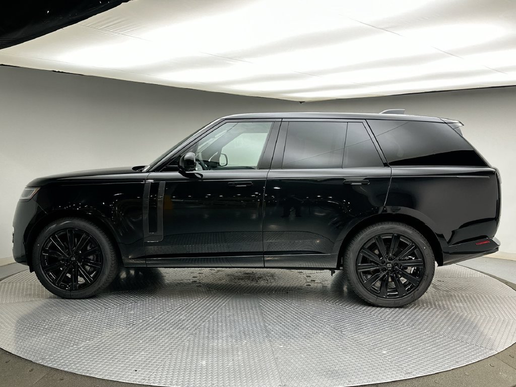 New 2027 Santorini Black Metallic Land Rover SE image 2