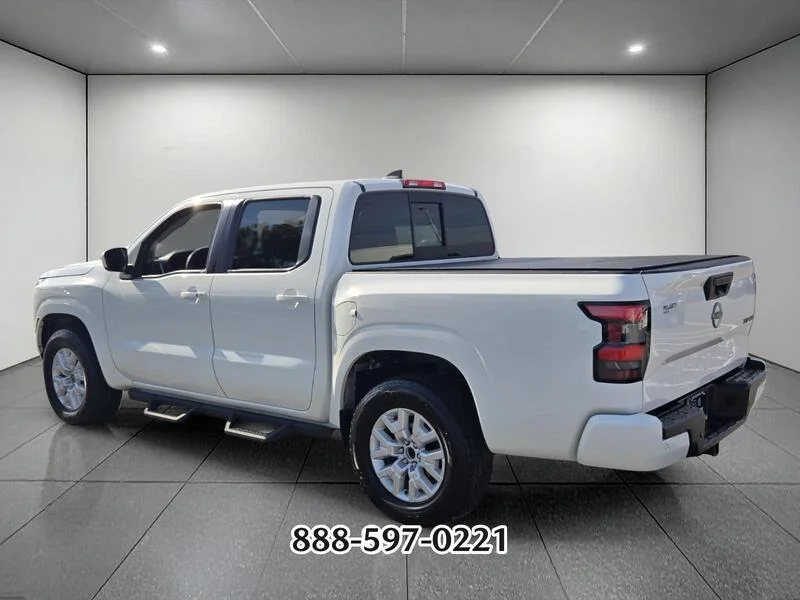 Used 2022 Glacier White NISSAN SV image 3
