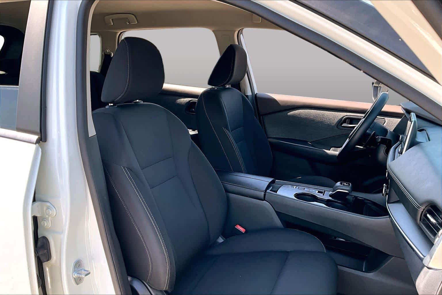 Used 2023 Glacier White Nissan S image 9
