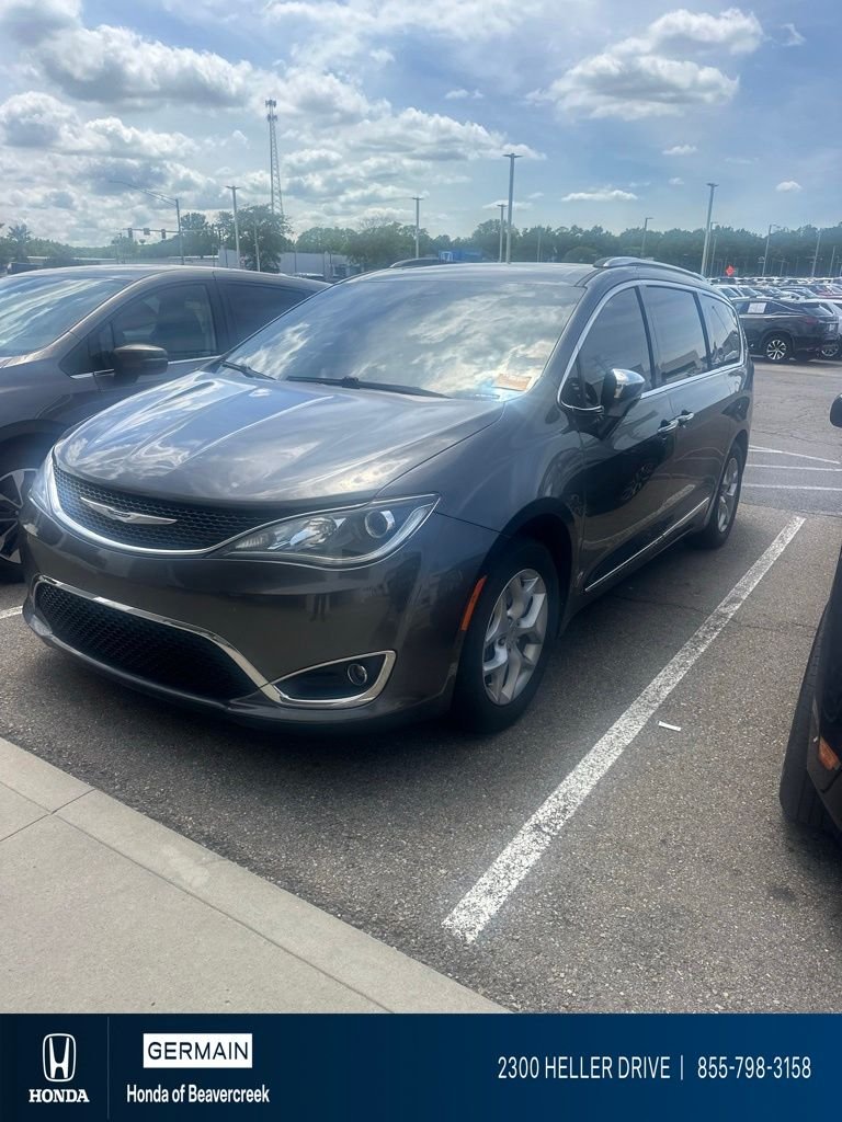 2019 Chrysler Pacifica Limited's photo