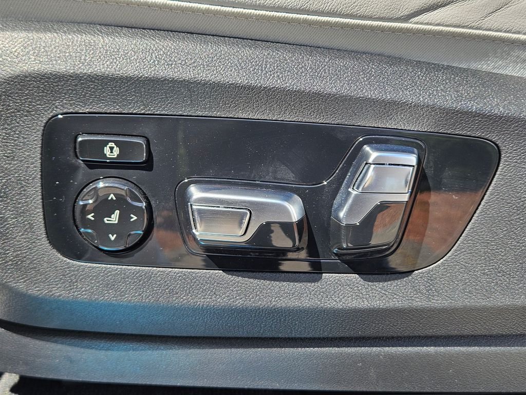 Certified Used 2026 Mineral White Metallic BMW xDrive40i image 23
