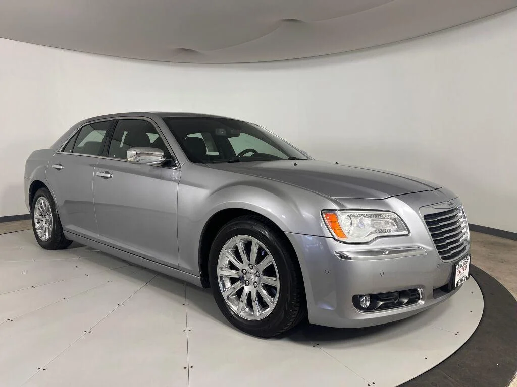 Used 2013 Billet Silver Metallic Chrysler 300C image 3