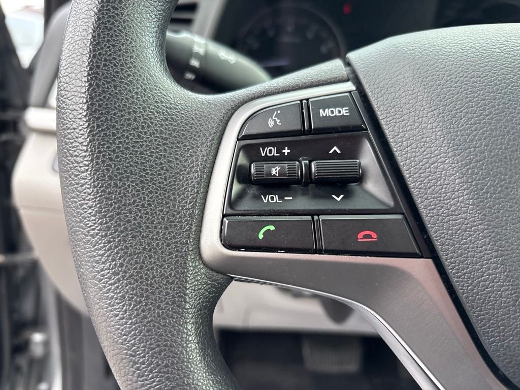 Used 2018 Gray Hyundai SE image 23
