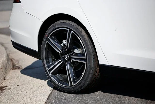 New 2026 Platinum White Pearl Honda SE image 16