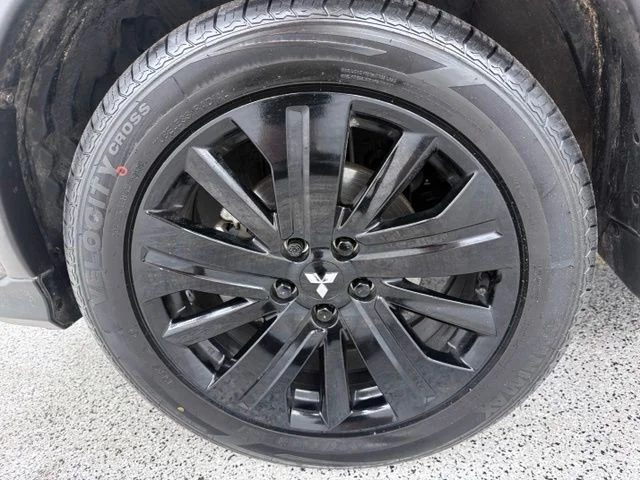 Used 2024  Mitsubishi 2.0 LE image 11