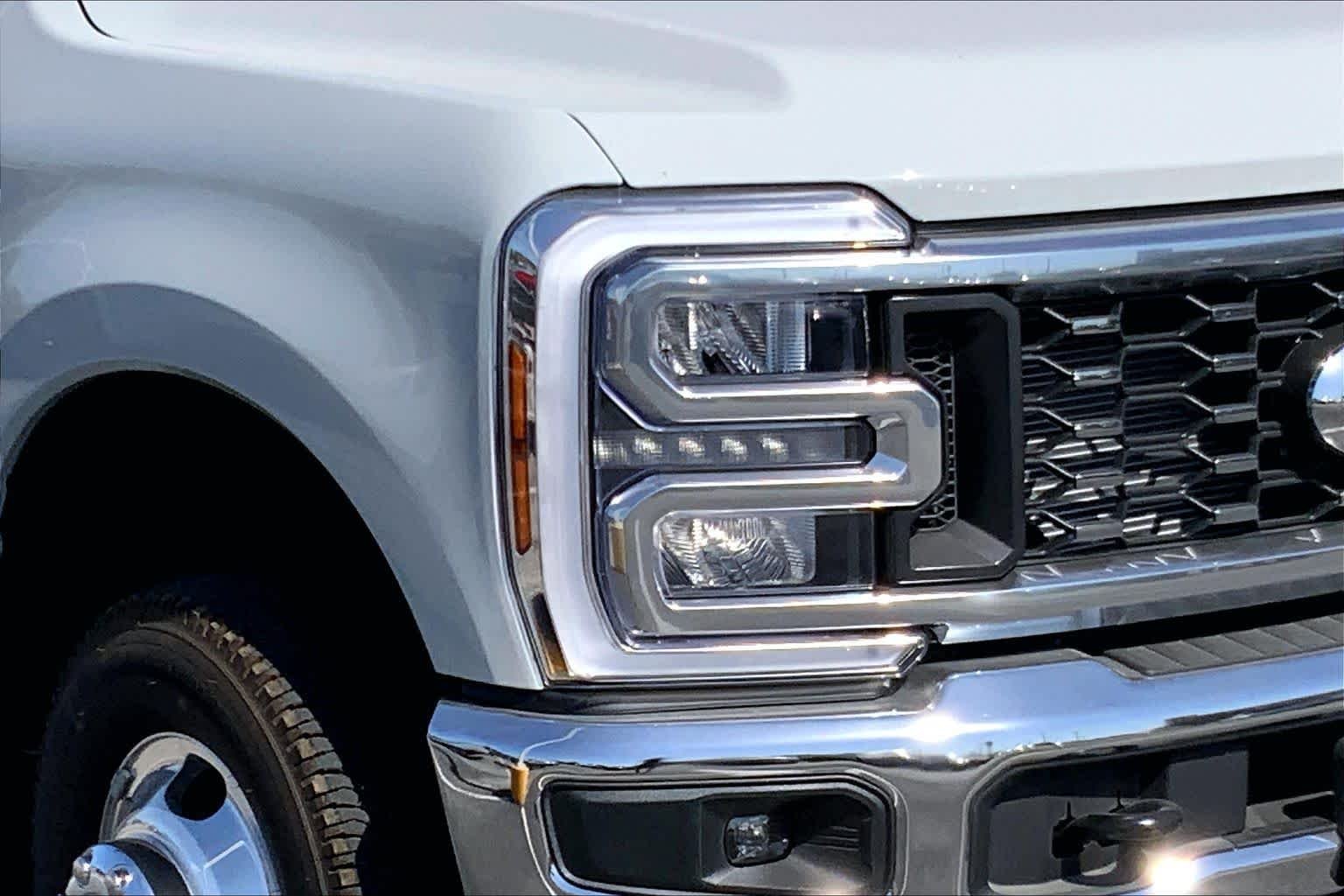 New 2026 Avalanche Ford F-350® XLT image 11