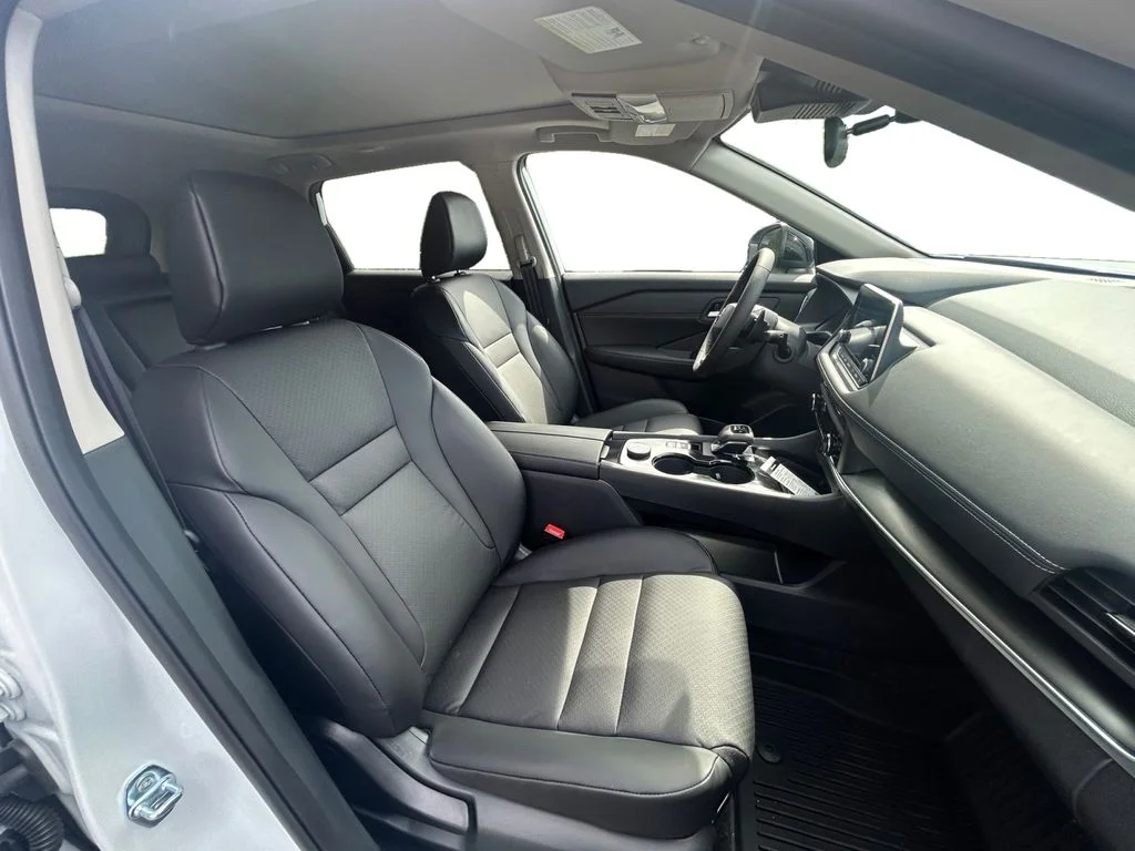 New 2026 Everest White Pearl Tricoat Nissan Dark Armor image 15