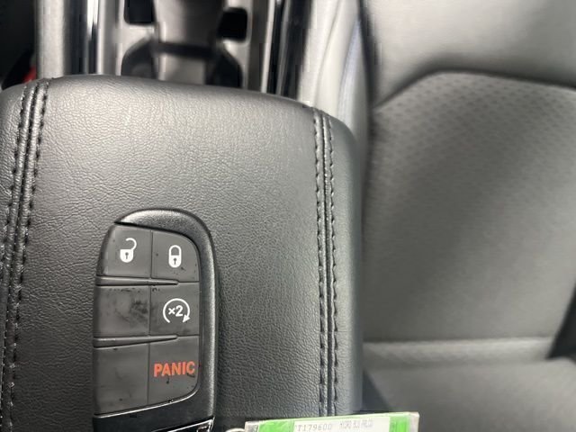 New 2026 Hydro Blue Pearlcoat Jeep Latitude image 17