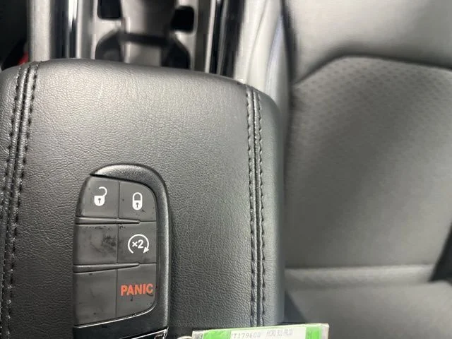 New 2026 Hydro Blue Pearlcoat Jeep Latitude image 17