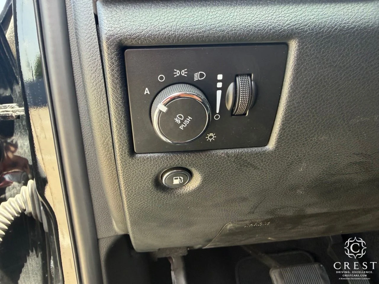 Used 2022 Diamond Black Crystal Pearlcoat Jeep Limited image 15