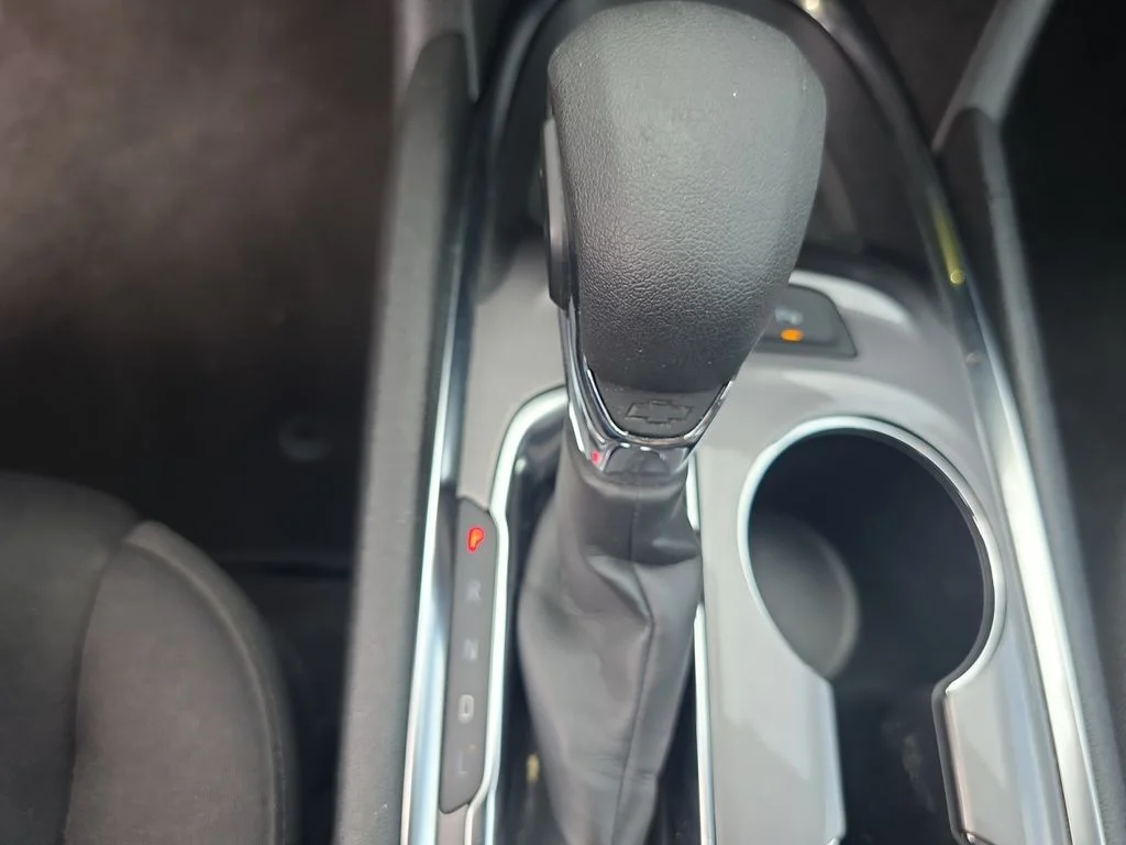 Used 2025 Summit White Chevrolet LT image 18