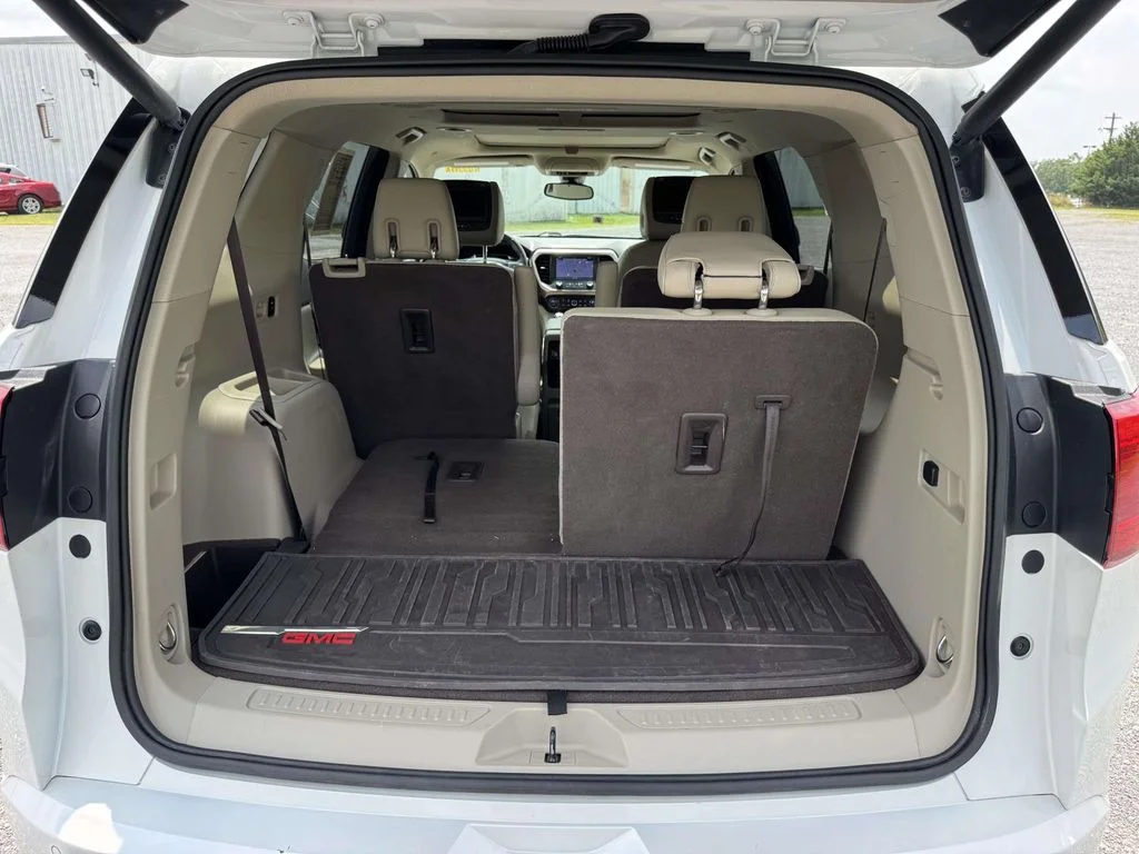 Used 2017 White GMC Denali image 30