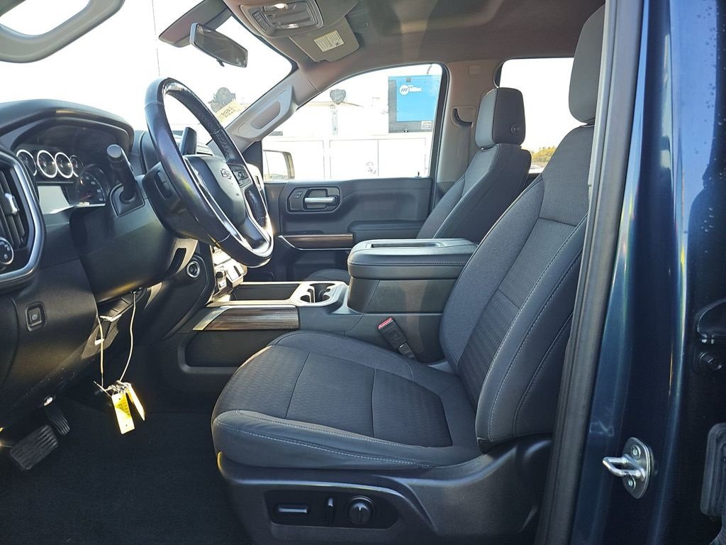 2021 Chevrolet Silverado 1500 RST photo 2