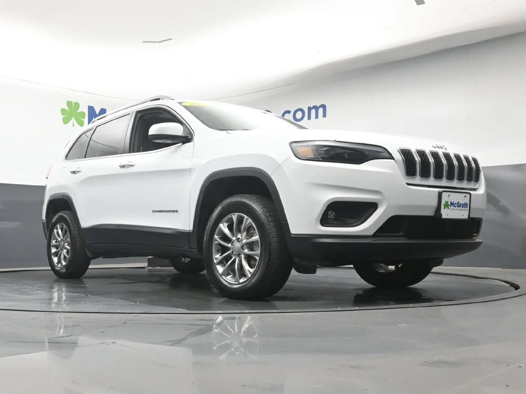 Used 2019 White Jeep Latitude Plus image 28