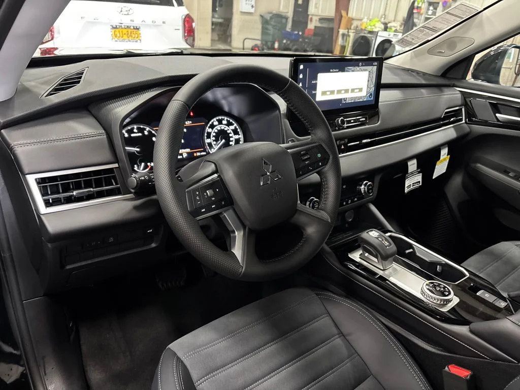 New 2026 Black Mitsubishi SE 1.5T S-AWC image 9