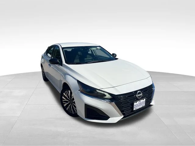 Used 2025 White Nissan 2.5 SV image 13