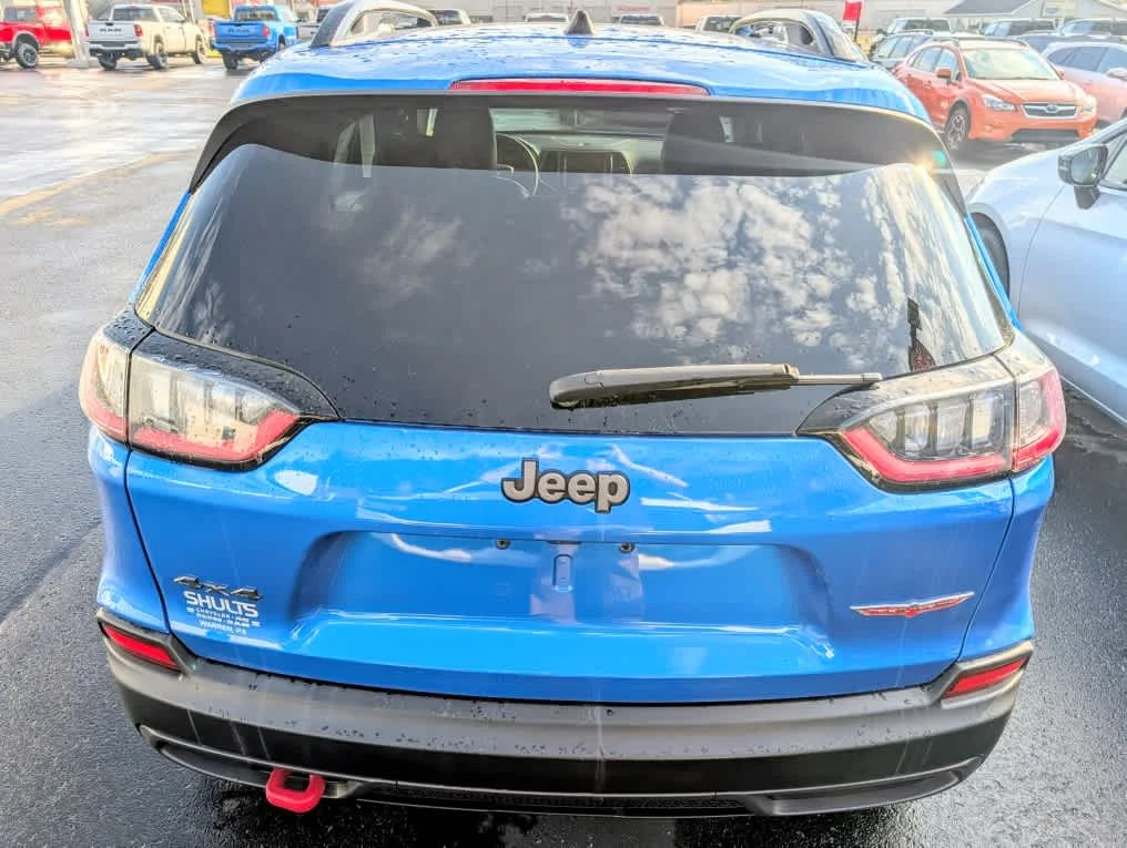 Used 2022 Hydro Blue Pearl Coat Jeep Trailhawk image 5