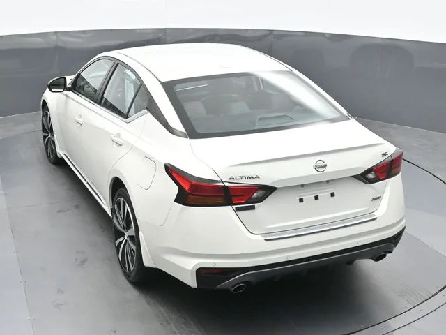 Used 2022 White Nissan 2.5 SR image 10