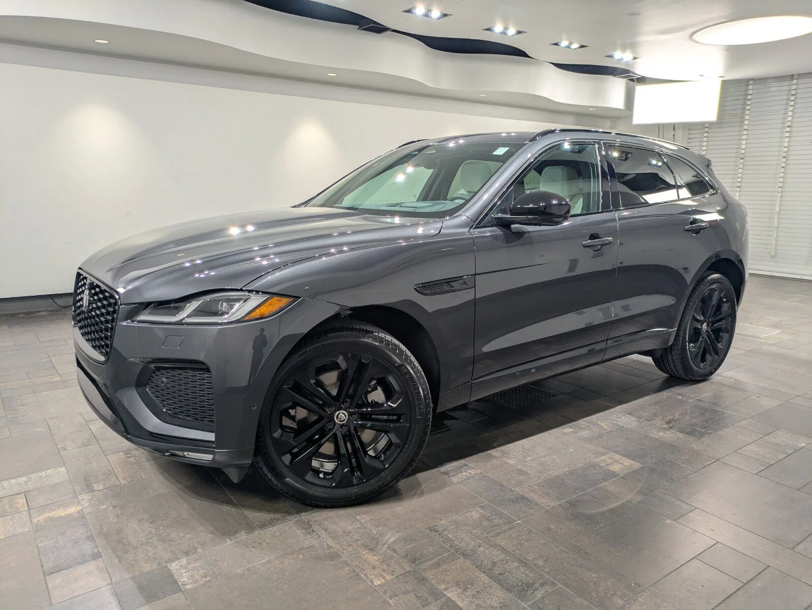 2026 Jaguar F-PACE P250 R-Dynamic S's photo