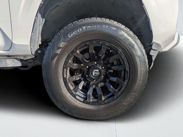 Used 2017 White Toyota SR image 10