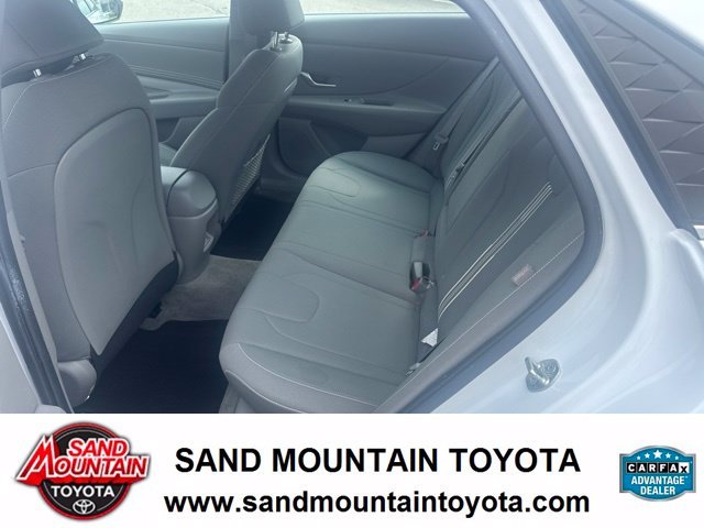 Used 2025 White Hyundai SEL Convenience image 11