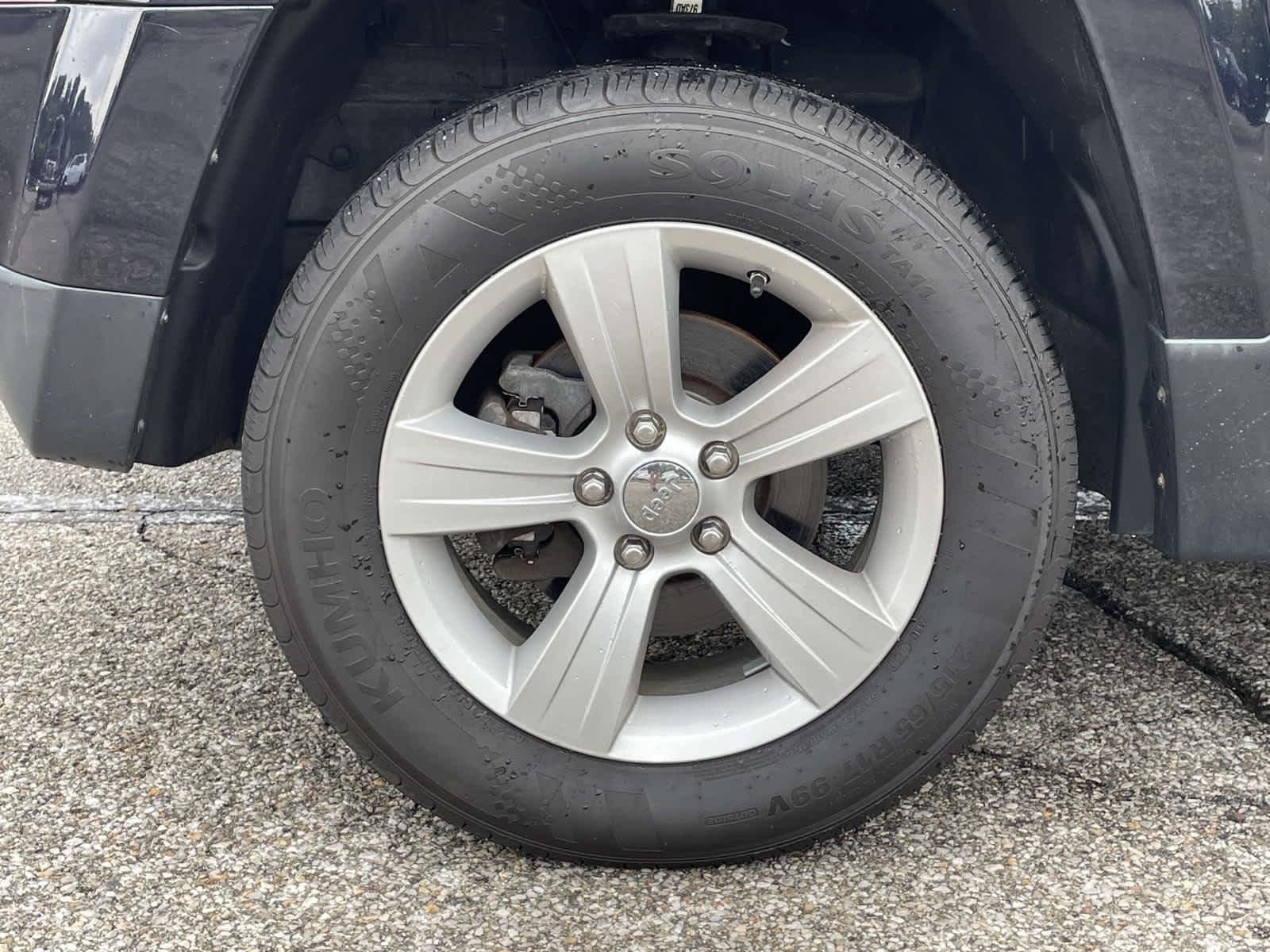 Used 2011 Blackberry Pearl Jeep Sport image 19