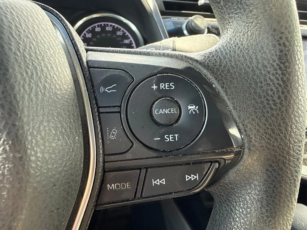 Used 2018 Super White Toyota LE image 21