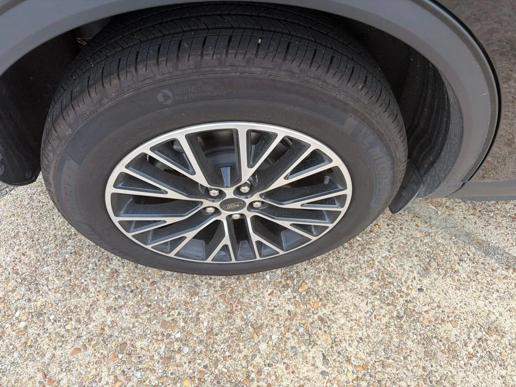 Used 2025 Black Ford Base image 9