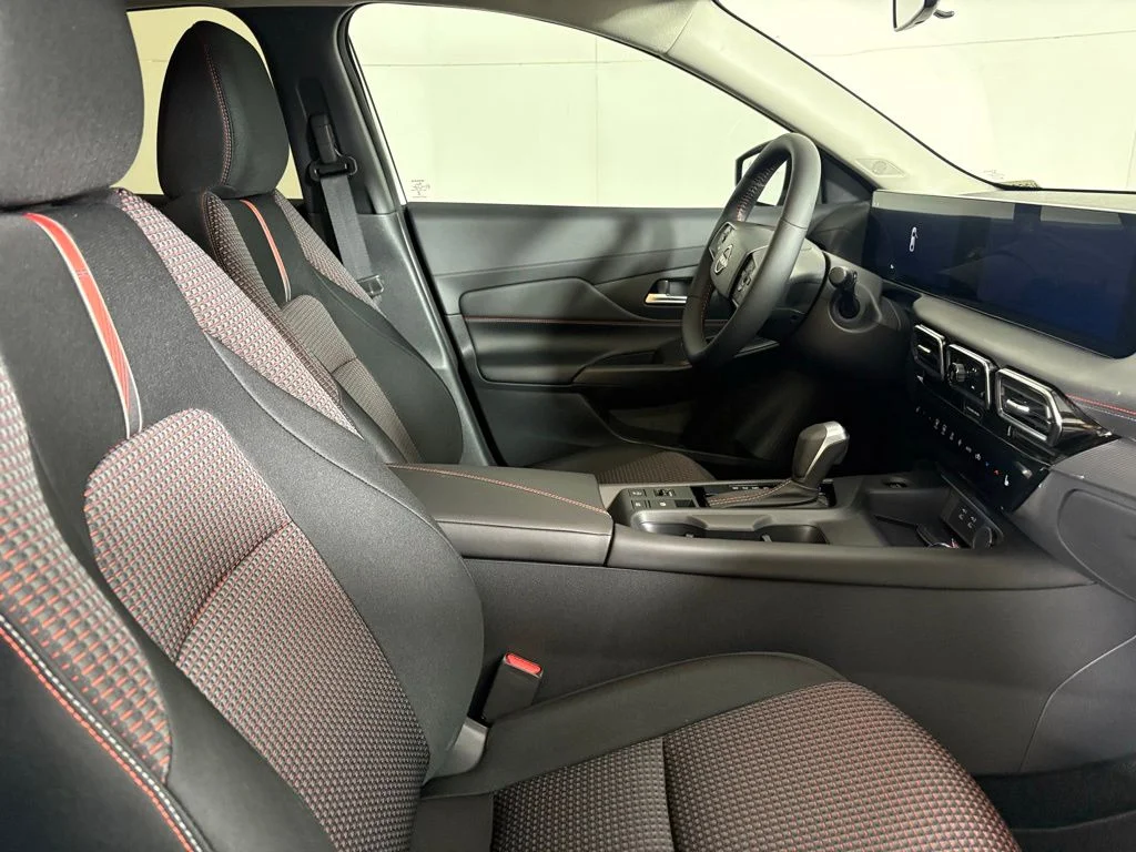 New 2026 Aspen White TriCoat / Super Black Two-tone Nissan SR image 15