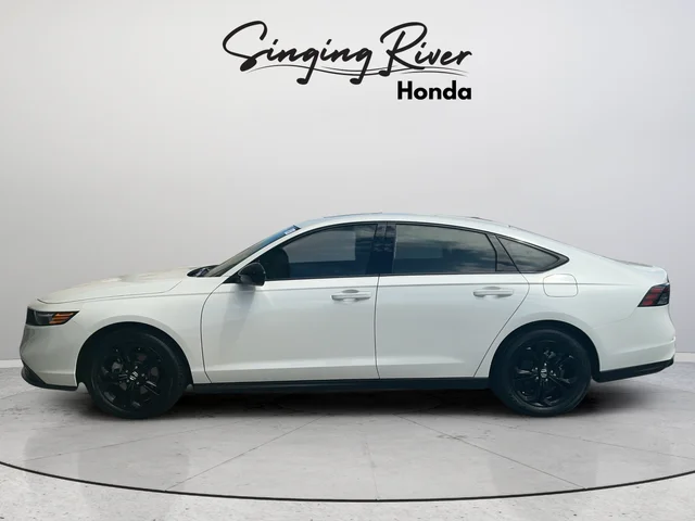 Certified Used 2025 Platinum White Pearl Honda SE image 4
