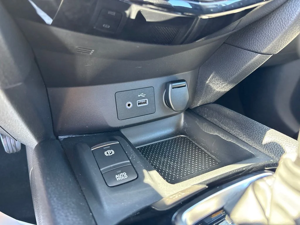 Used 2022 White Nissan SV image 26