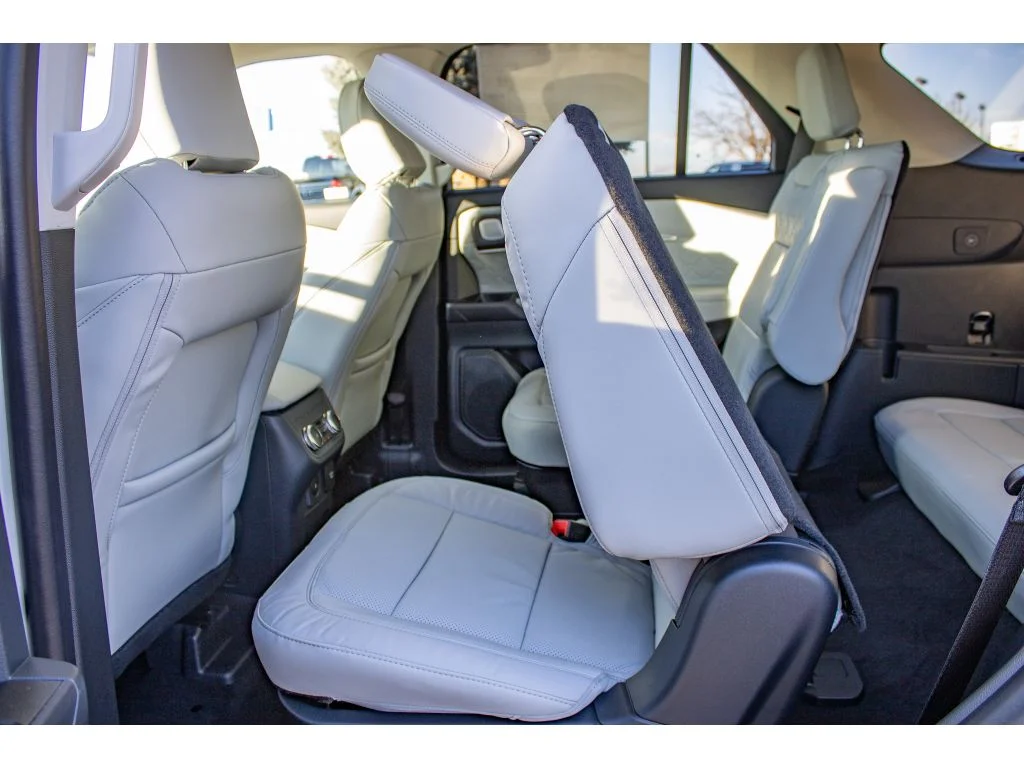 New 2026 Star White Metallic Tri-Coat Ford Platinum image 38
