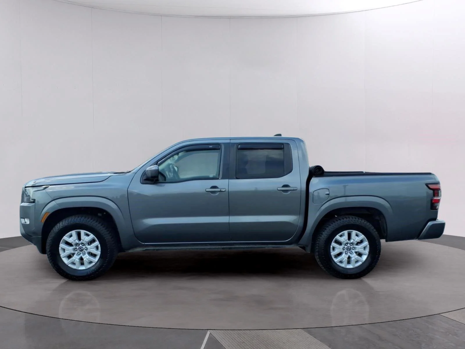 Used 2022 Gun Metallic Nissan SV image 2