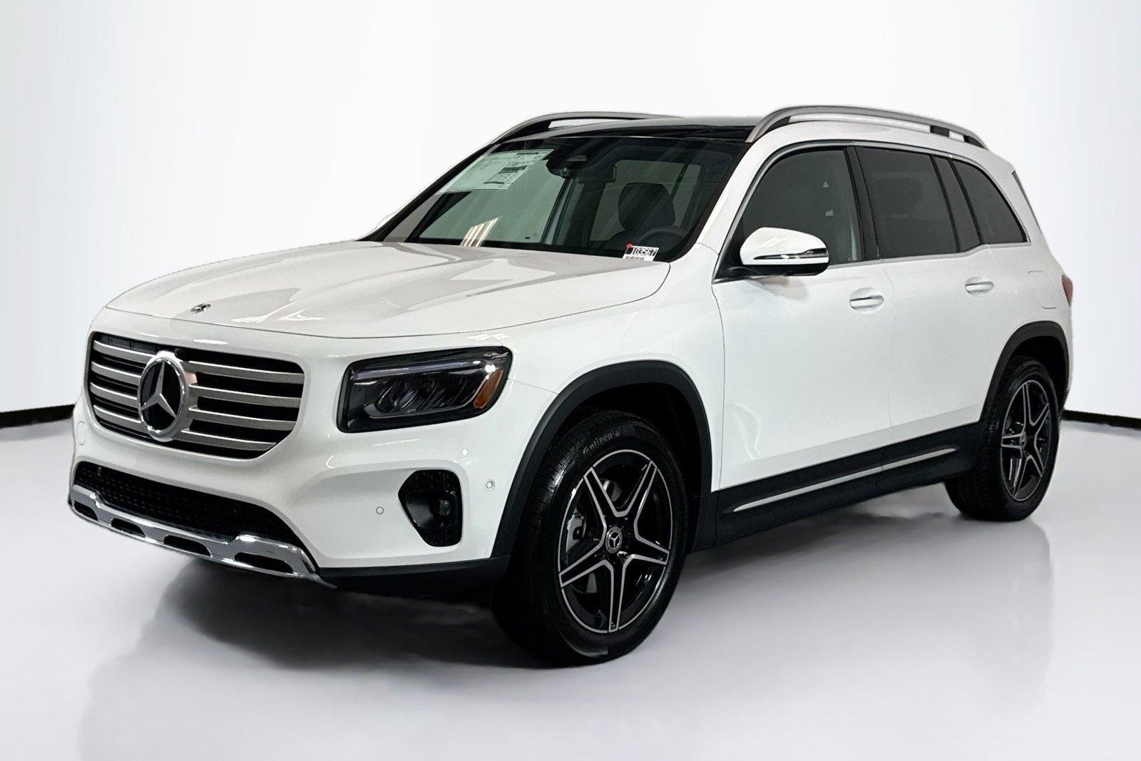 New 2026 Polar White Mercedes-Benz GLB 250 image 1