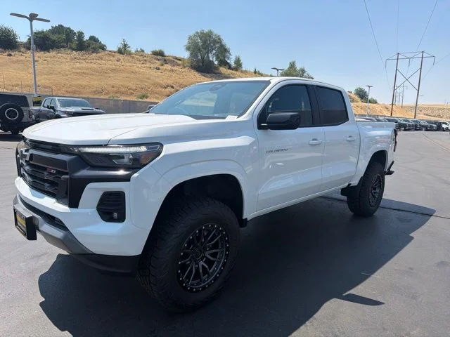 Used 2023 White Chevrolet Z71 image 2