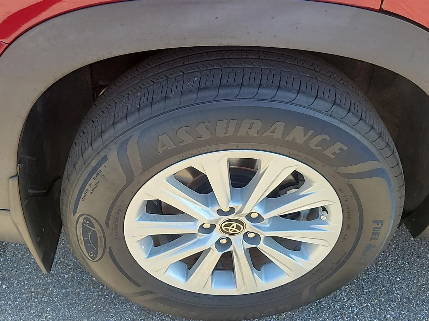 Used 2024 Ruby Flare Pearl Toyota XLE image 27