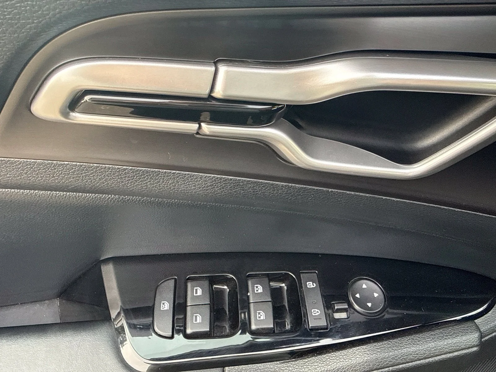 Used 2023  Kia EX image 13